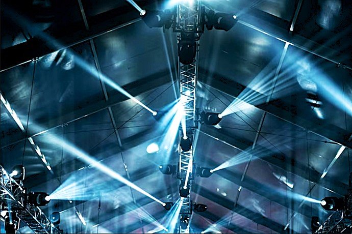 Sonido, luz y efectos coordinados para un Fin de Año sencillamente perfecto con Innovagroup.