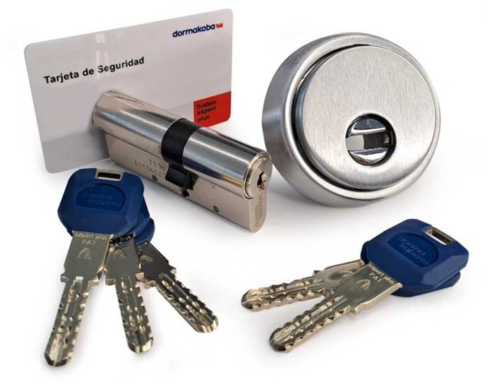 Bombín de seguridad Kaba Expert Plus con llave incopiable y tarjeta de duplicación controlada en níquel.